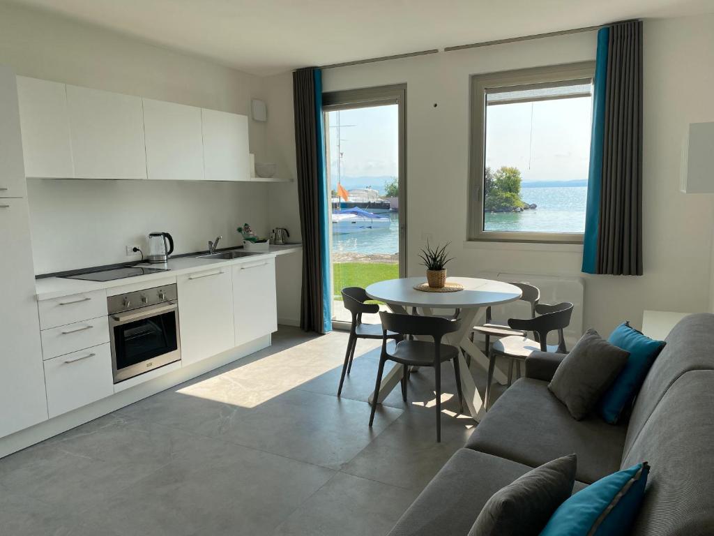 Apartments Sirmione center